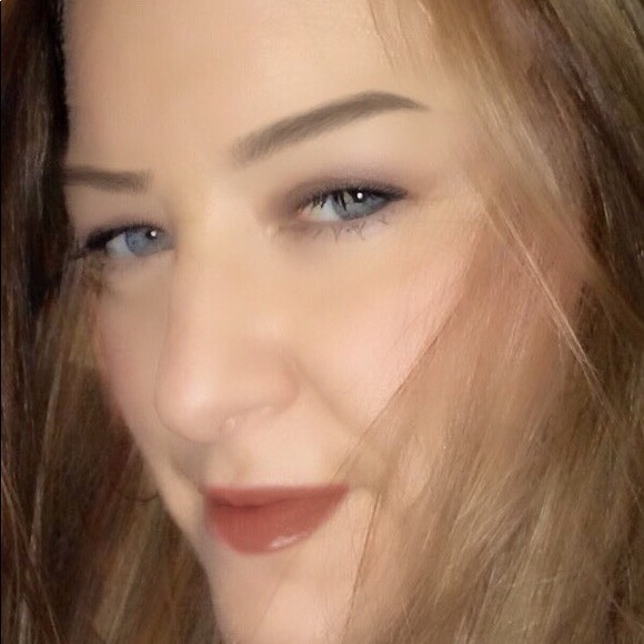 Meet your Posher, Amber - Picture 1 of 1